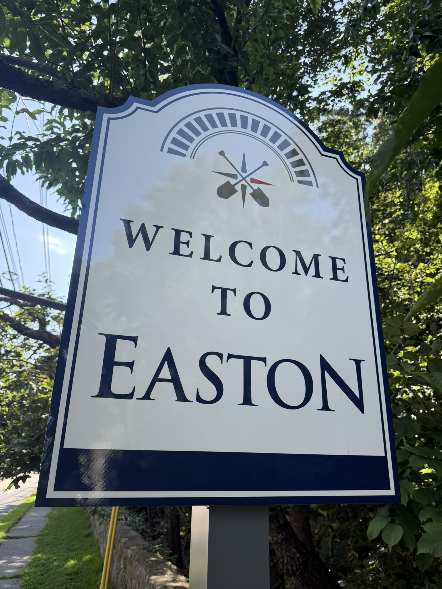 Welcome to Easton sign in Easton, MA